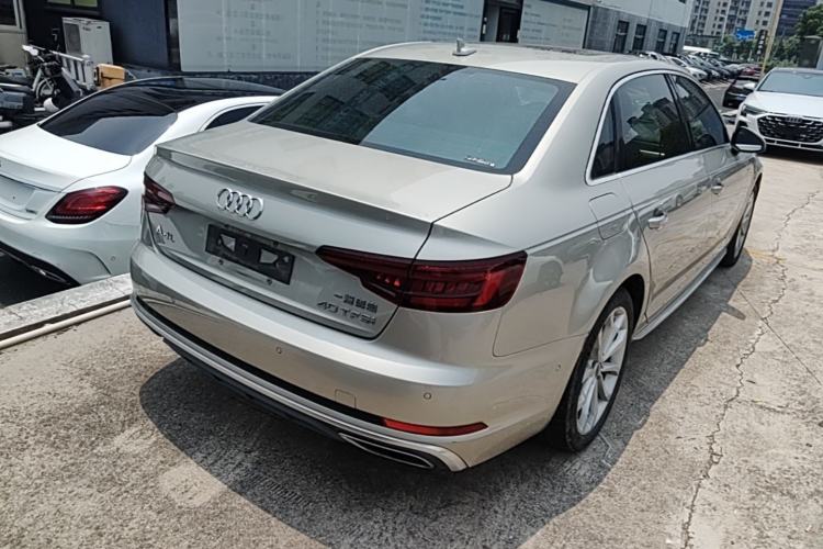 Used Audi A4L 2019 40 TFSI Fashion Edition China VI Emission Standard Rear Right 45 Deg
