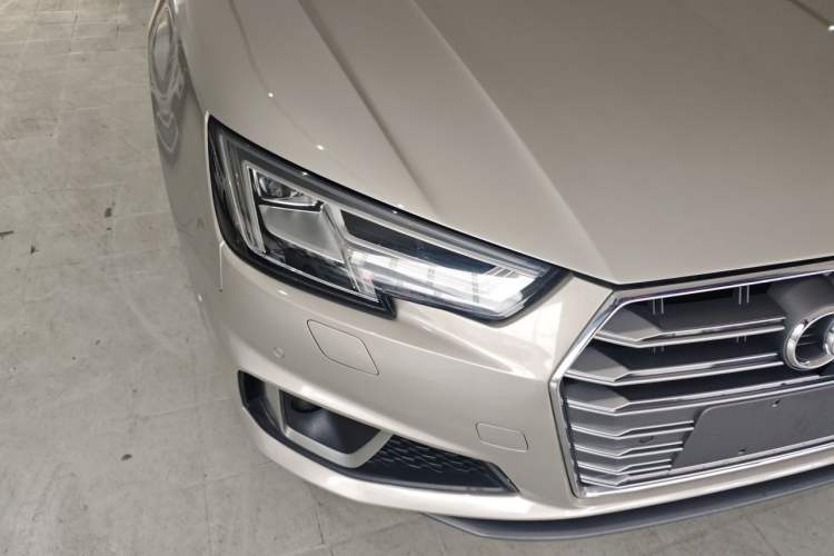 Used Audi A4L 2019 40 TFSI Fashion Edition China VI Emission Standard Right Front Headlight
