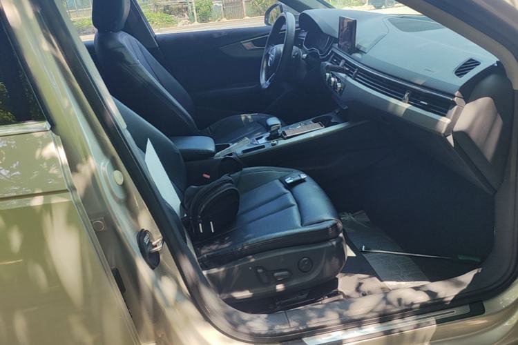 Used Audi A4L 2019 40 TFSI Ambition China VI Right Front Seat