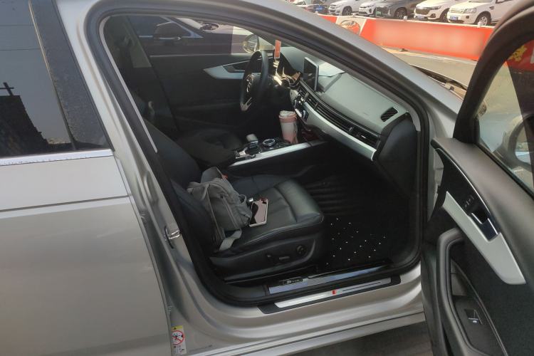 Used Audi A4L 2019 40 TFSI Fashion Edition China VI Emission Standard Right Front Seat