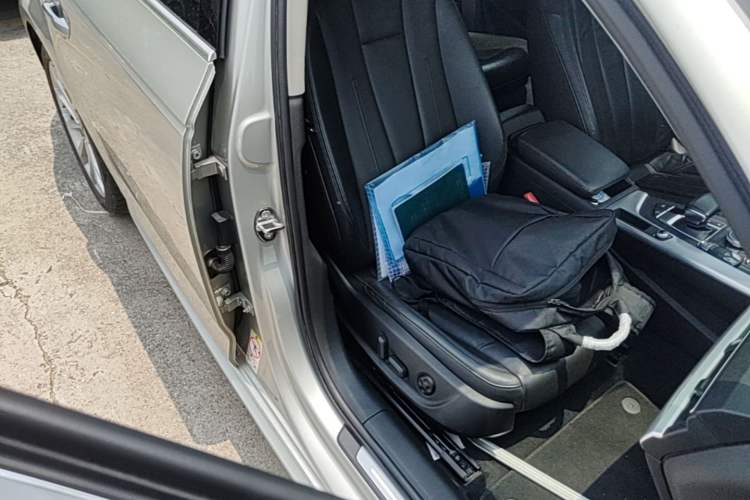 Used Audi A4L 2019 40 TFSI Fashion Edition China VI Emission Standard Right Front Seat