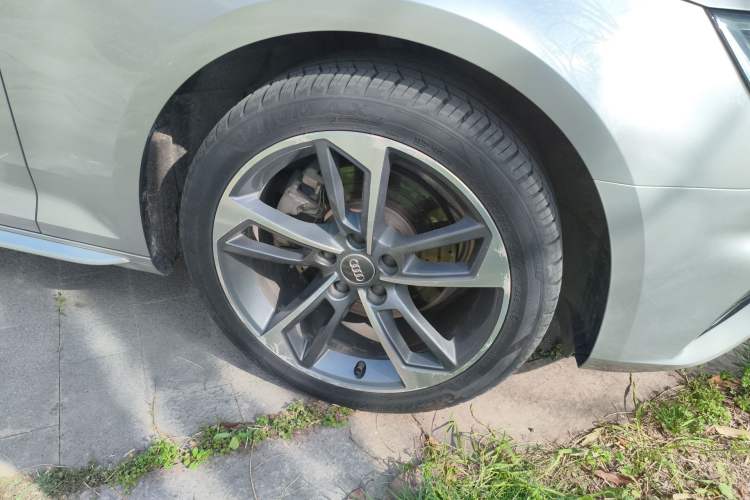 Used Audi A4L 2019 40 TFSI Fashion Edition China VI Emission Standard Right Front Wheel Hub