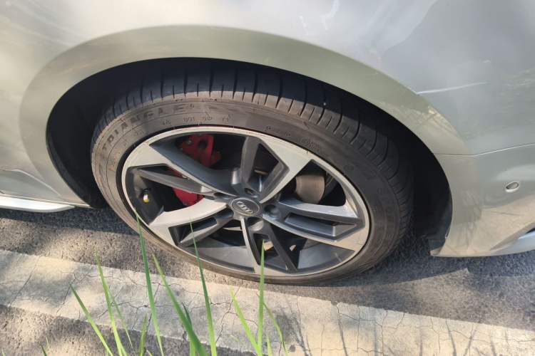 Used Audi A4L 2019 40 TFSI Fashion Edition China VI Emission Standard Right Front Wheel Hub