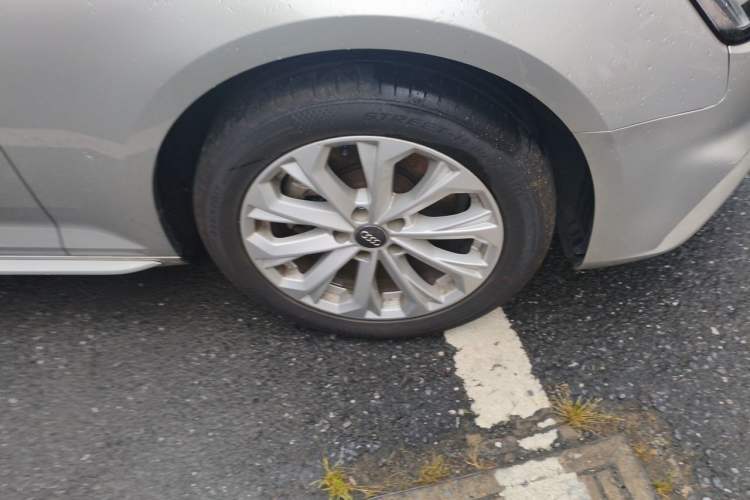 Used Audi A4L 2019 40 TFSI Ambition China VI Right Front Wheel Hub