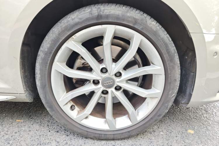 Used Audi A4L 2019 40 TFSI Fashion Version China V Right Front Wheel Hub
