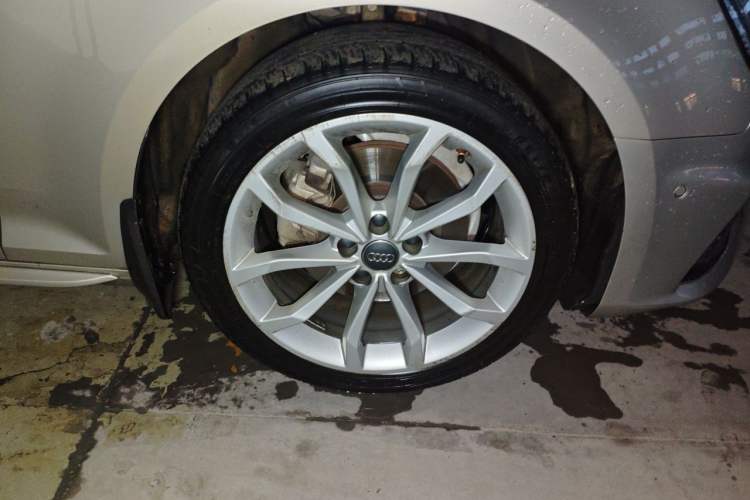 Used Audi A4L 2019 40 TFSI Fashion Edition China VI Emission Standard Right Front Wheel Hub
