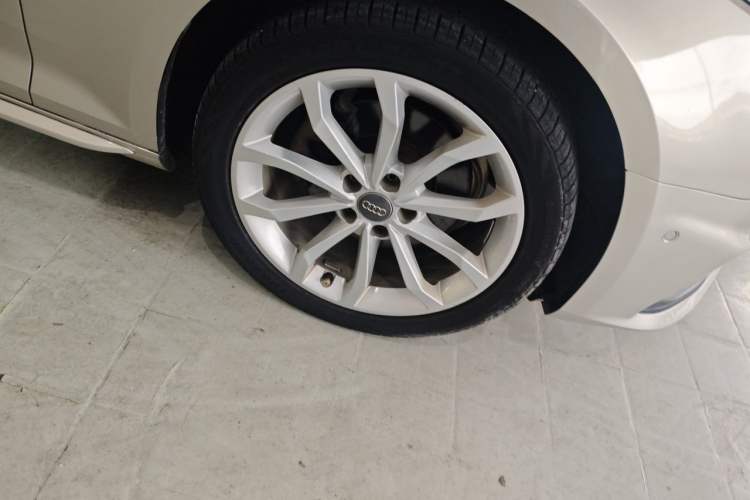 Used Audi A4L 2019 40 TFSI Fashion Edition China VI Emission Standard Right Front Wheel Hub