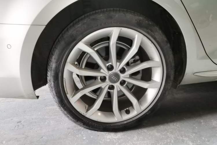 Used Audi A4L 2019 40 TFSI Fashion Version China V Right Rear Wheel Hub