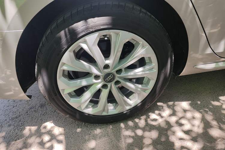 Used Audi A4L 2019 40 TFSI Ambition China VI Right Rear Wheel Hub