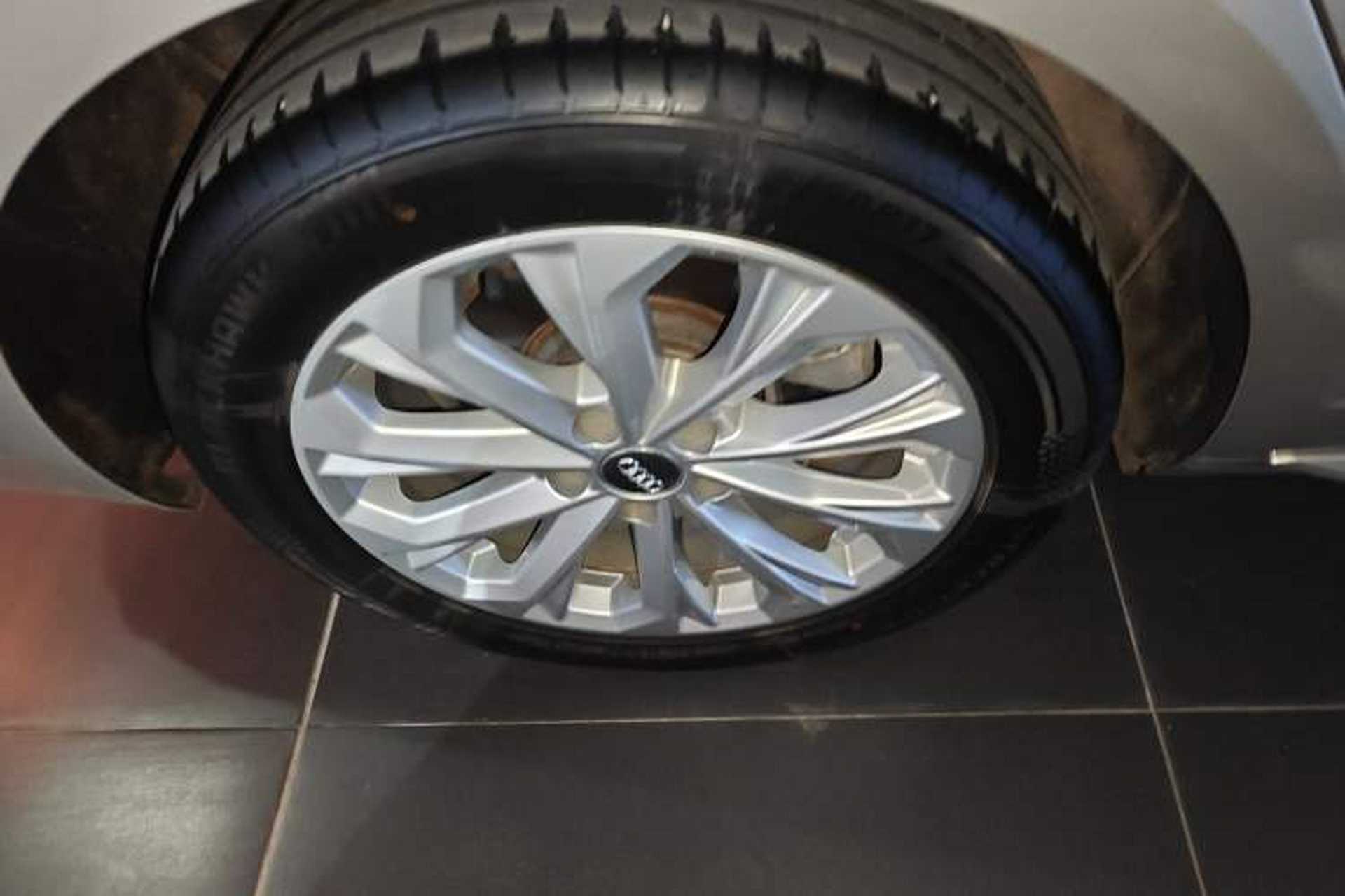 Used Audi A4L 2019 40 TFSI Ambition China VI Right Rear Wheel Hub