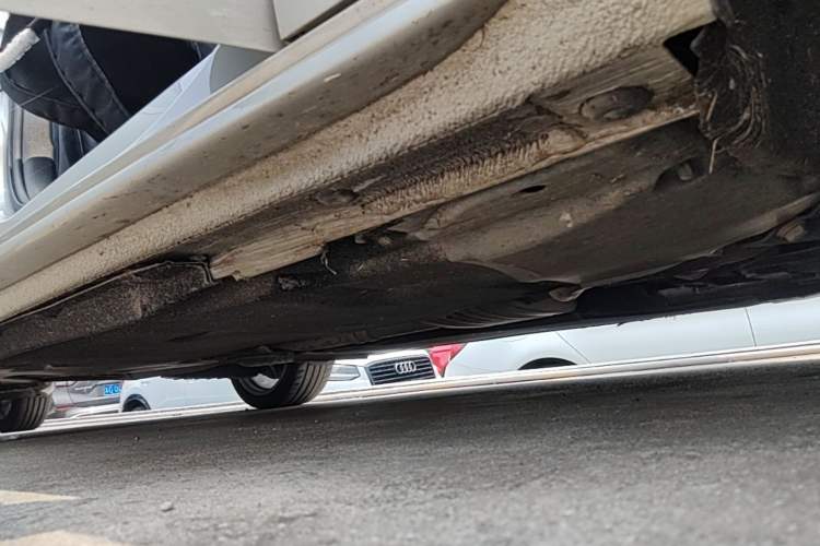 Used Audi A4L 2019 40 TFSI Fashion Edition China VI Emission Standard Right Side Sill