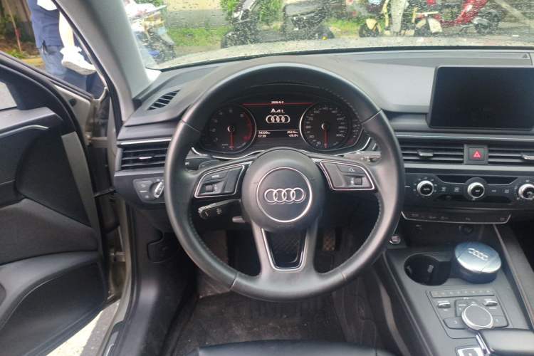 Used Audi A4L 2019 40 TFSI Ambition China VI Steering Wheel