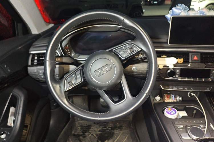 Used Audi A4L 2019 40 TFSI Fashion Edition China VI Emission Standard Steering Wheel