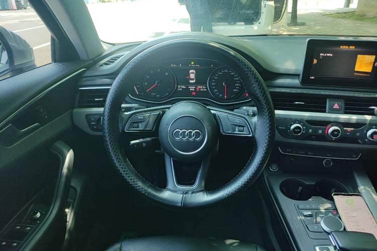 Used Audi A4L 2019 40 TFSI Ambition China VI Steering Wheel