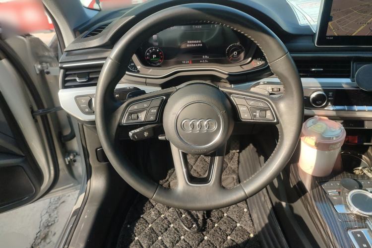 Used Audi A4L 2019 40 TFSI Fashion Edition China VI Emission Standard Steering Wheel