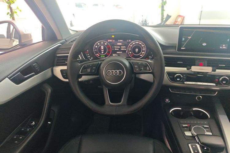 Used Audi A4L 2019 40 TFSI Fashion Edition China VI Emission Standard Steering Wheel