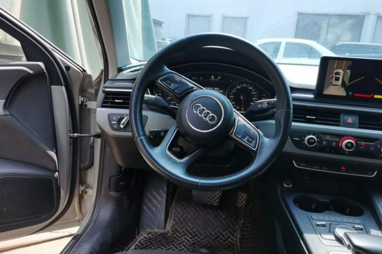 Used Audi A4L 2019 40 TFSI Ambition China VI Steering Wheel