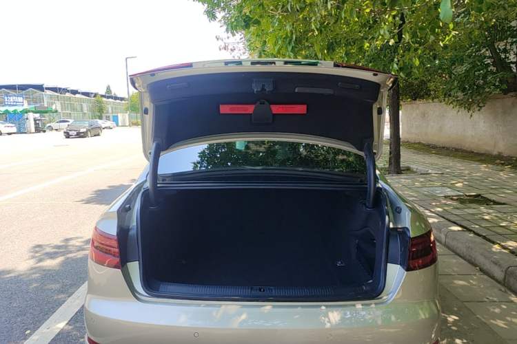 Used Audi A4L 2019 40 TFSI Ambition China VI Trunk