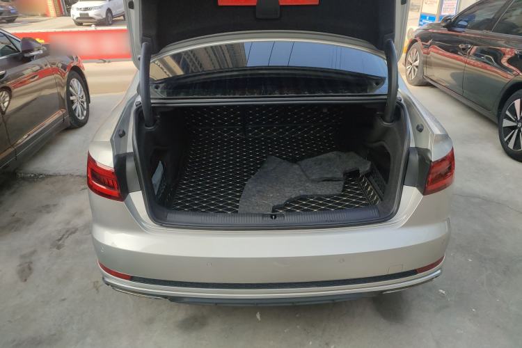 Used Audi A4L 2019 40 TFSI Fashion Edition China VI Emission Standard Trunk