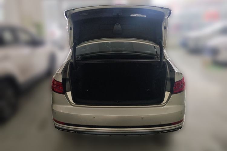 Used Audi A4L 2019 40 TFSI Fashion Edition China VI Emission Standard Trunk