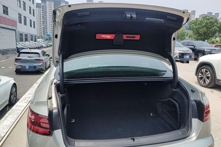 Used Audi A4L 2019 40 TFSI Fashion Edition China VI Emission Standard Trunk