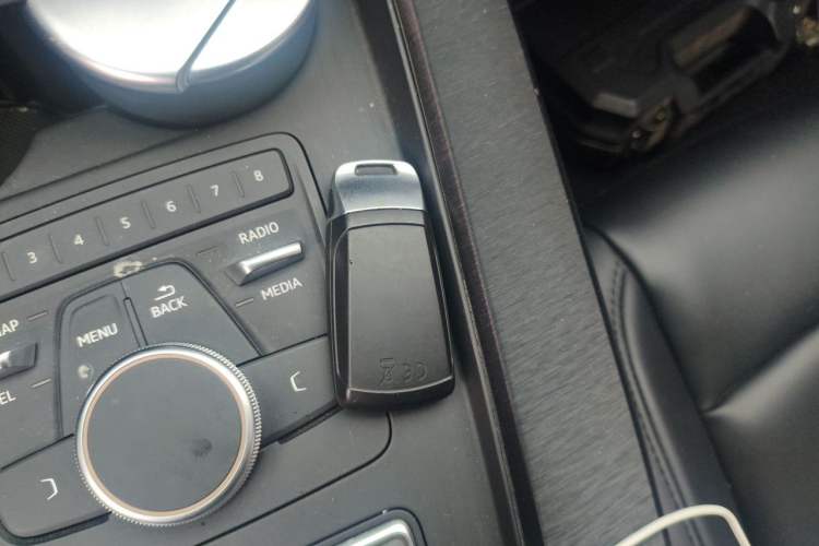 Used Audi A4L 2019 40 TFSI Ambition China VI Vehicle Key