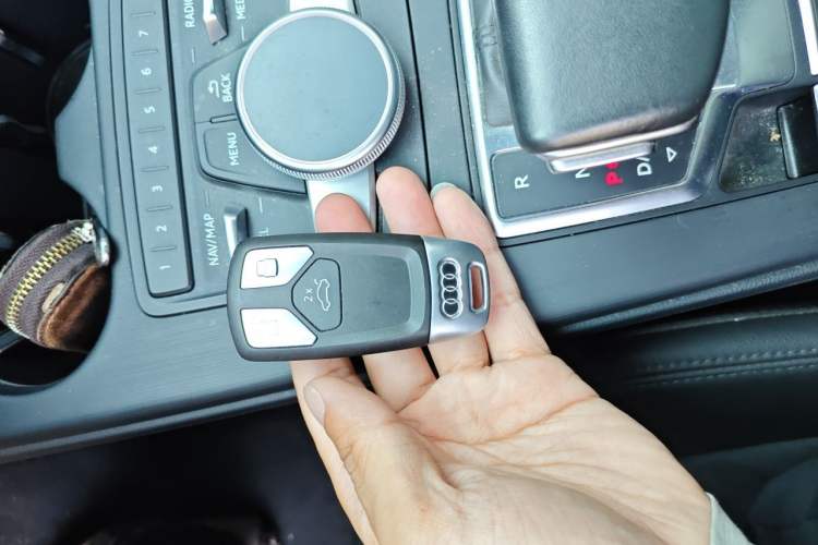 Used Audi A4L 2019 40 TFSI Fashion Version China V Vehicle Key