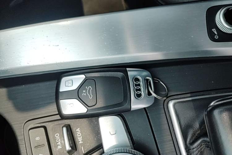 Used Audi A4L 2019 40 TFSI Fashion Edition China VI Emission Standard Vehicle Key