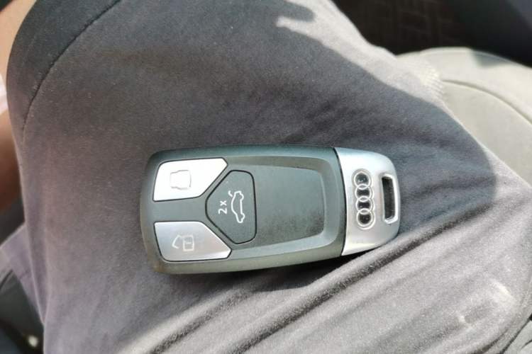Used Audi A4L 2019 40 TFSI Ambition China VI Vehicle Key