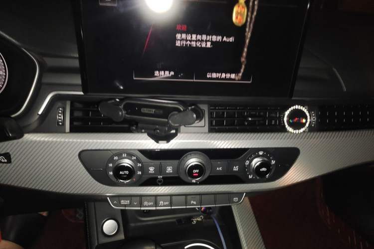 Used Audi A4L 2020 40 TFSI Fashionable and Elegant Model Audio And AC Panel