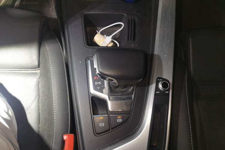 Used Audi A4L 2020 40 TFSI quattro Luxury Dynamic Model Gear Lever