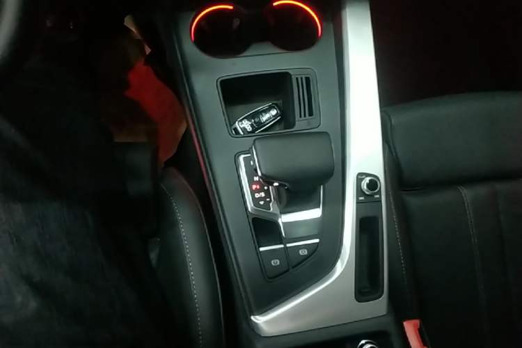 Used Audi A4L 2020 40 TFSI Fashion Dynamic Model Gear Lever