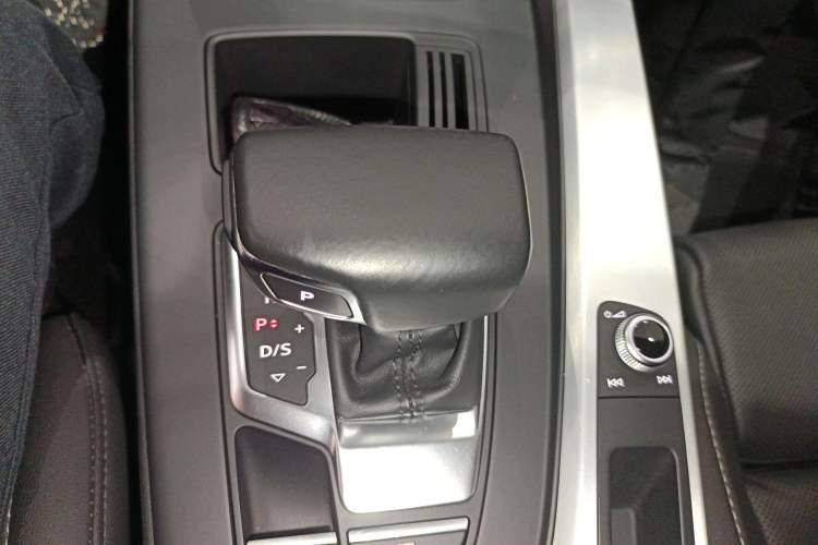 Used Audi A4L 2020 40 TFSI Luxury Dynamic Model Gear Lever
