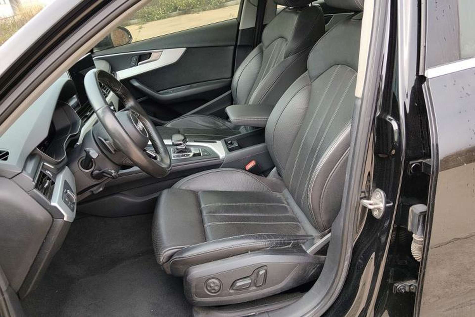 Used Audi A4L 2020 40 TFSI Fashion Dynamic Model Left Front Seat