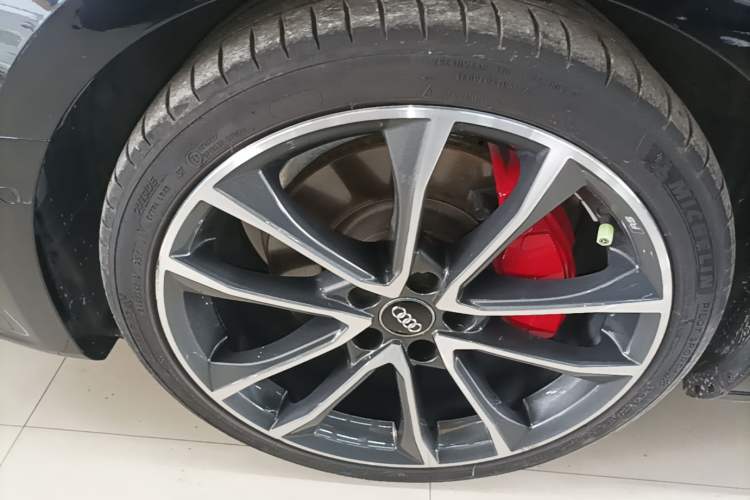 Used Audi A4L 2020 45 TFSI quattro Prestige Dynamic Edition Left Front Wheel Hub