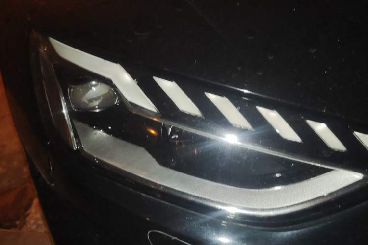 Used Audi A4L 2020 40 TFSI Fashionable and Elegant Model Right Front Headlight