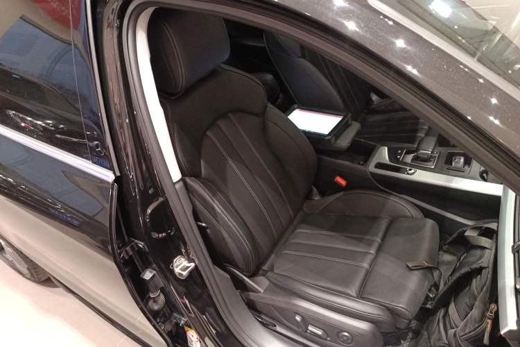 Used Audi A4L 2020 40 TFSI Luxury Dynamic Model Right Front Seat