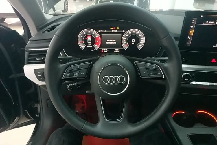 Used Audi A4L 2020 40 TFSI Fashion Dynamic Model Steering Wheel