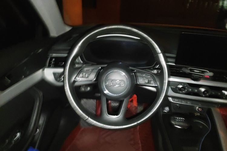 Used Audi A4L 2020 40 TFSI Fashionable and Elegant Model Steering Wheel