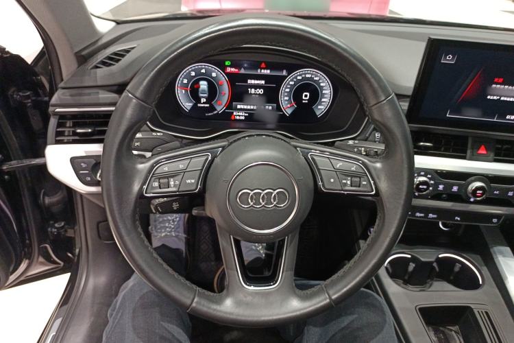 Used Audi A4L 2020 40 TFSI Luxury Dynamic Model Steering Wheel