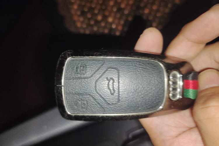 Used Audi A4L 2020 40 TFSI Fashionable and Elegant Model Vehicle Key