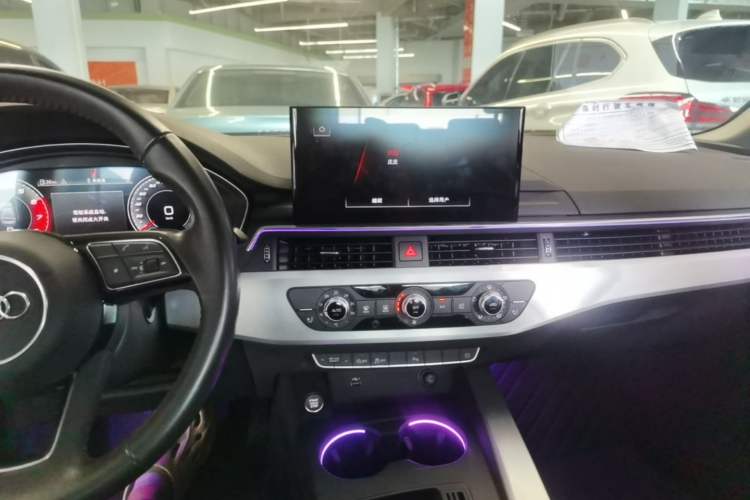 Used Audi A4L 2020 40 TFSI Fashion Dynamic Model Audio And AC Panel