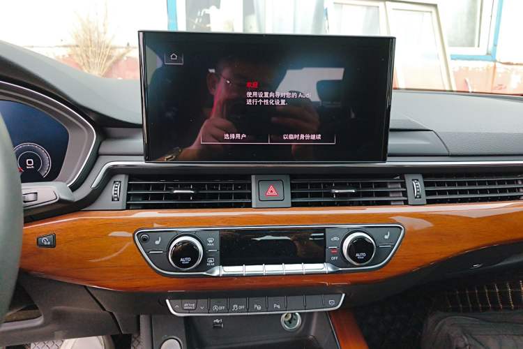 Used Audi A4L 2020 40 TFSI Fashionable and Elegant Model Audio And AC Panel