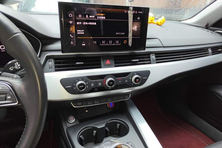 Used Audi A4L 2020 40 TFSI Fashion Dynamic Model Audio And AC Panel