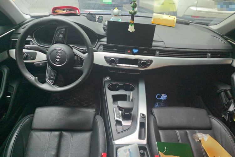 Used Audi A4L 2020 40 TFSI Luxury Dynamic Model Center Console
