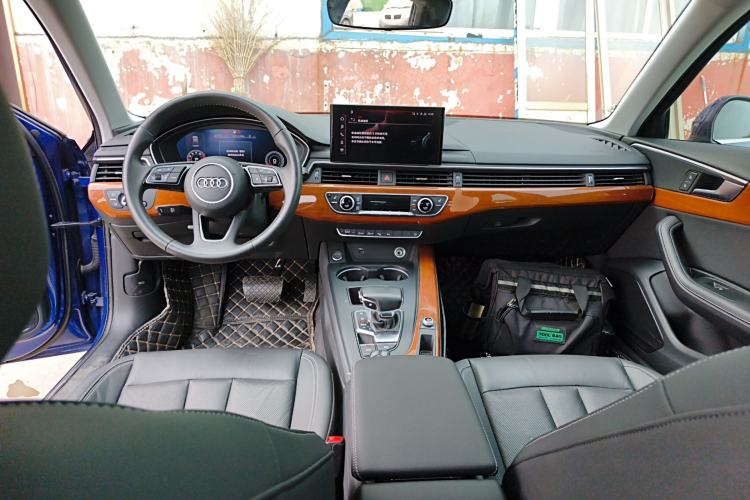 Used Audi A4L 2020 40 TFSI Fashionable and Elegant Model Center Console
