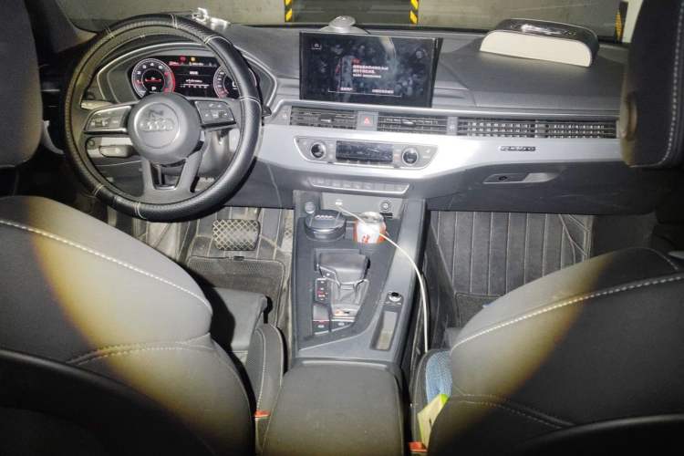 Used Audi A4L 2020 40 TFSI Luxury Dynamic Model Center Console