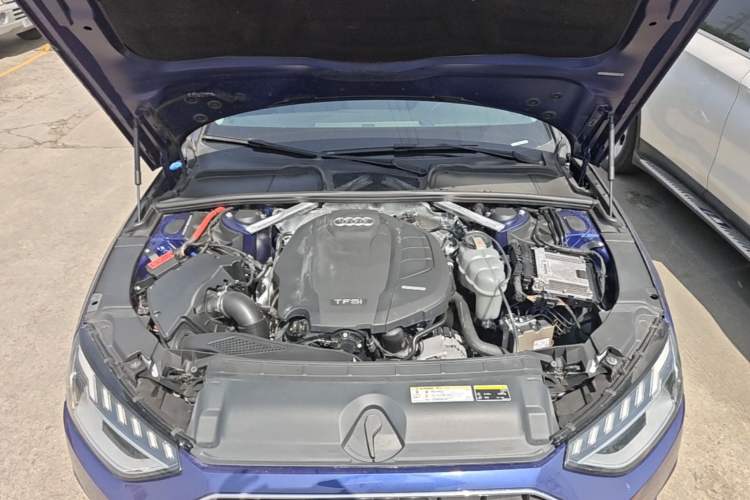 Used Audi A4L 2020 40 TFSI Fashionable and Elegant Model Engine Bay