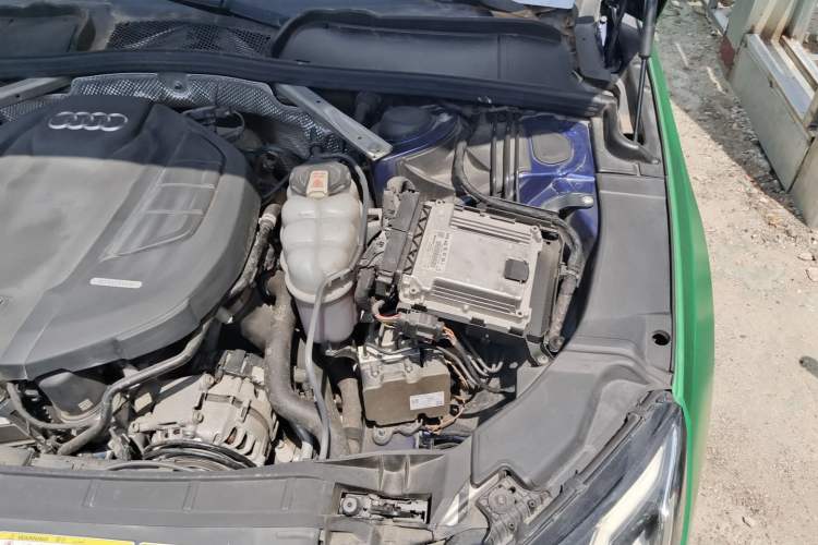 Used Audi A4L 2020 40 TFSI Luxury Dynamic Model Engine Bay Left
