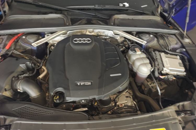 Used Audi A4L 2020 40 TFSI quattro Luxury Dynamic Model Engine Bay